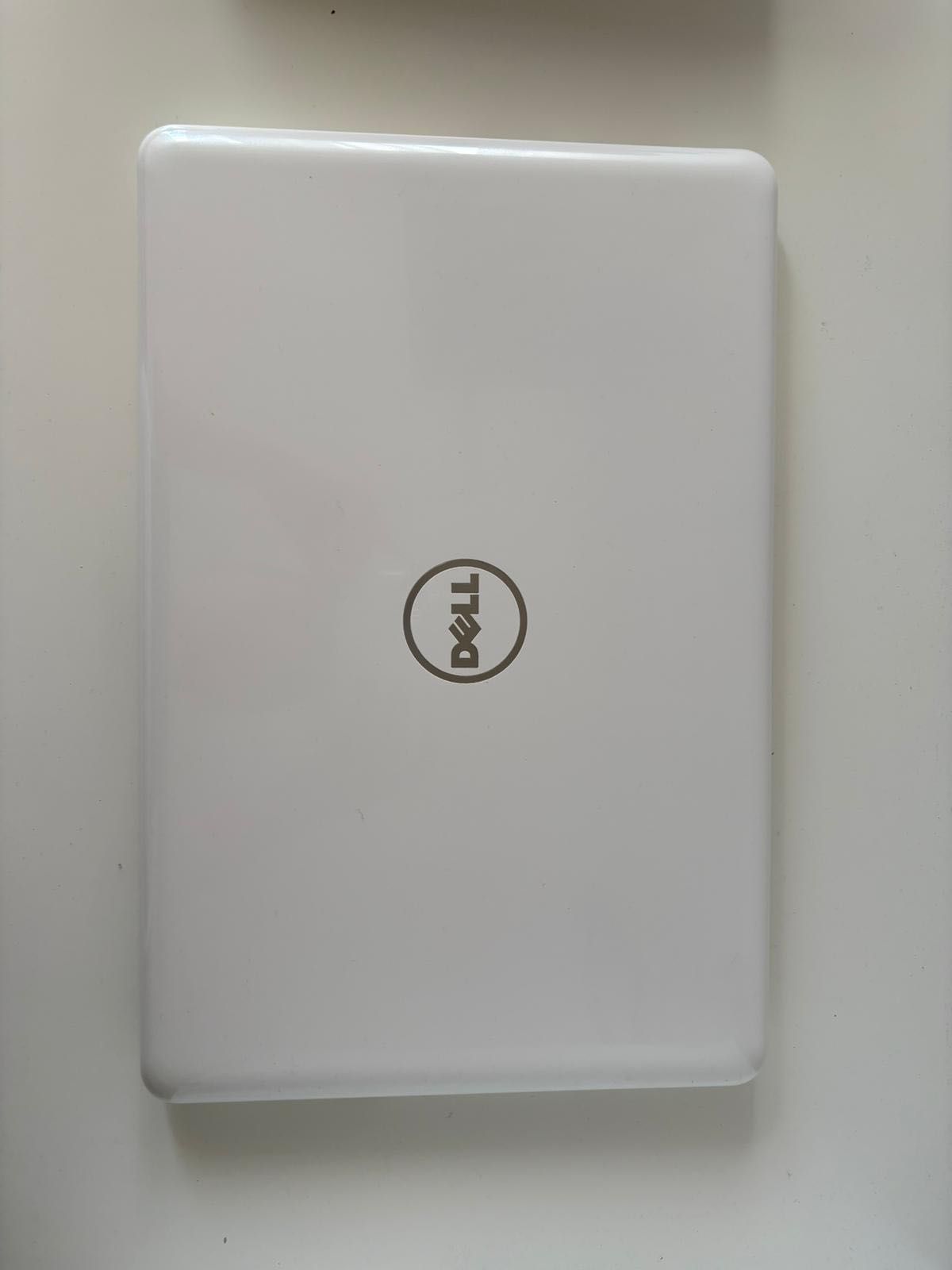 Laptop biały Dell Inspiron 5567 i7