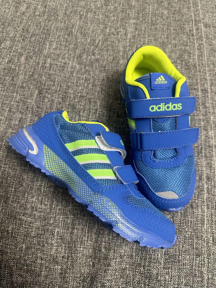 нові кросівки Адідас Adidas