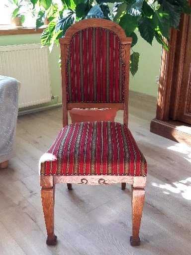 Krzesła tapicerowane.
