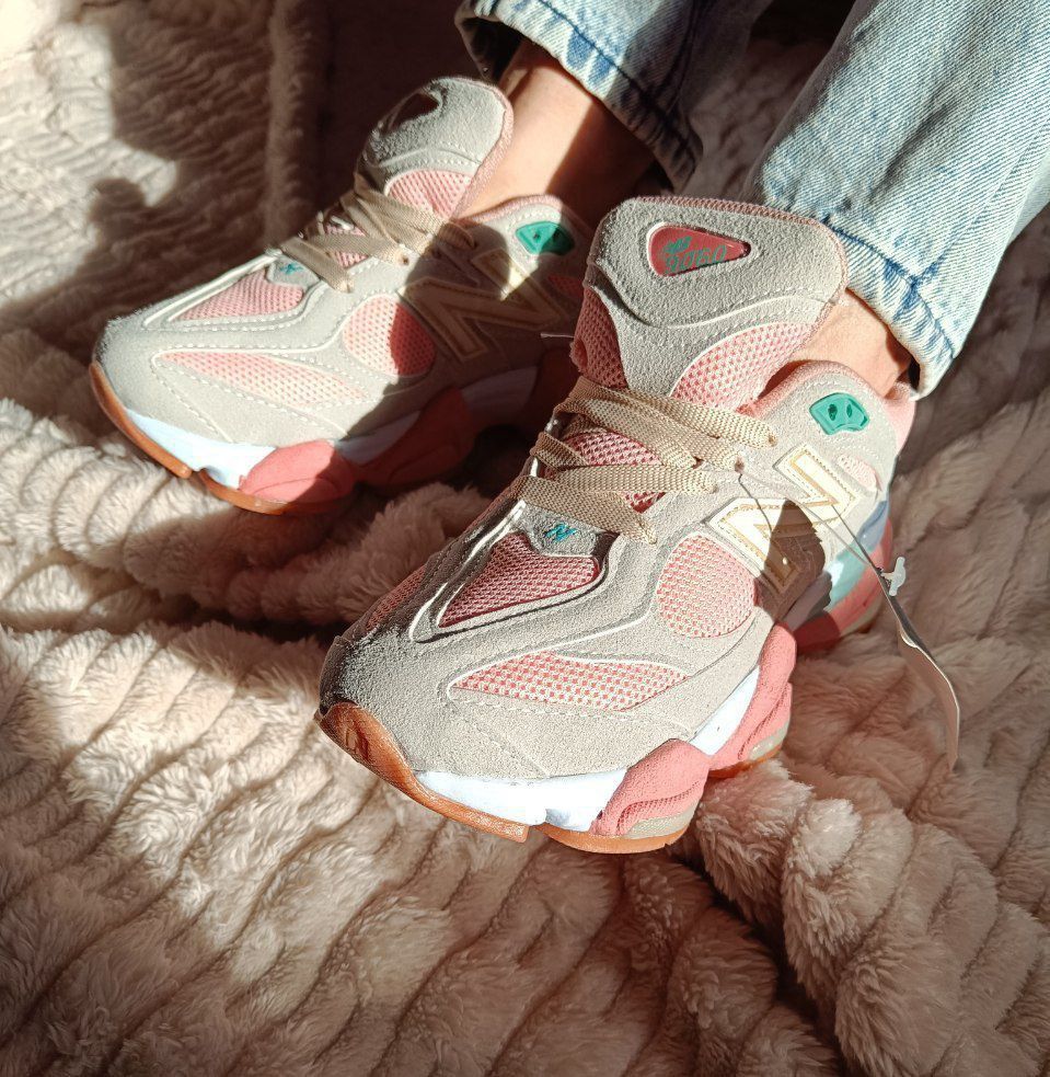 Жіночі кросівки New Balance 9060 pink