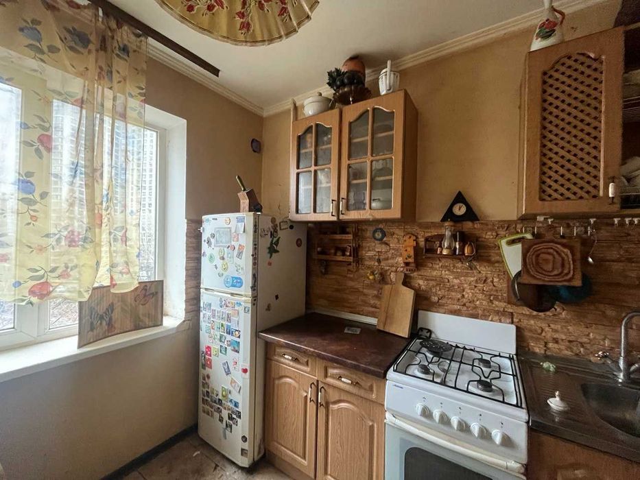 Здаємо 2-х кім. квартиру  біля метро Вирлиця. Вільна. Терміново!