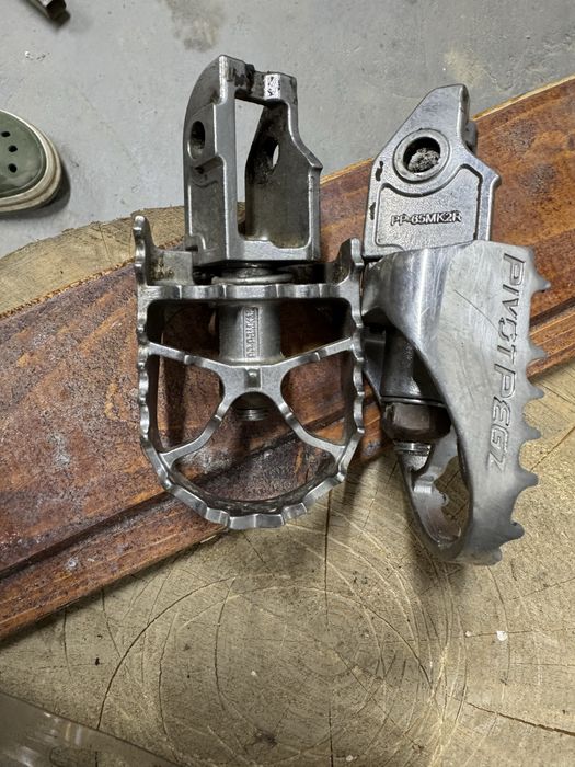 Продам лапки 145 $ які крутяться взат і у перед pivot PE GZ Ktm