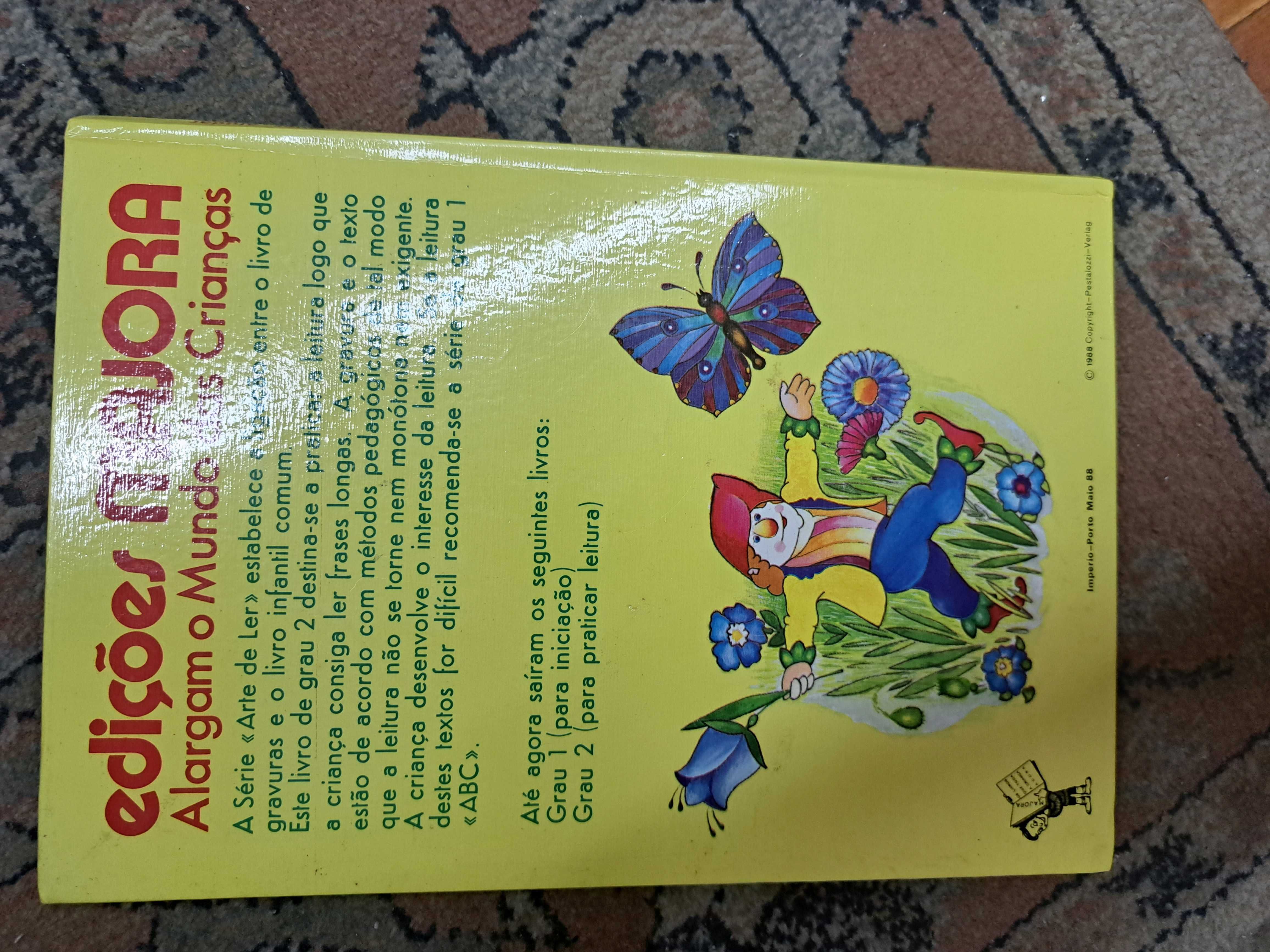 Livro infantil "baldi quer brincar"
