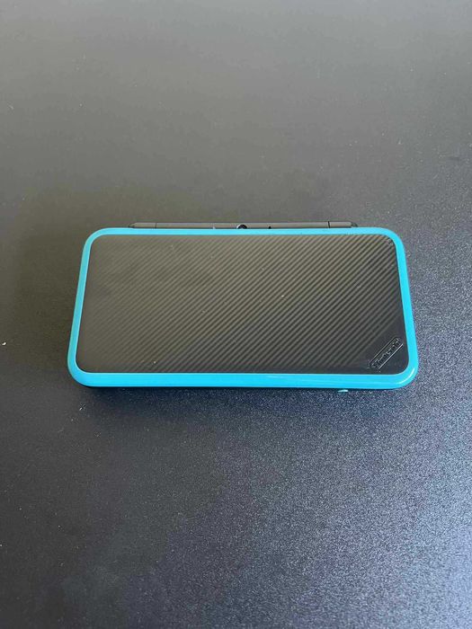 New Nintendo 2DS XL Preta/Azul com 100+ Jogos