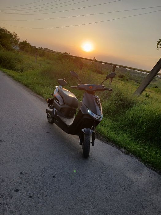 Продам електроскутер Yadea T9 в дуже гарному стані, він новий 2024р