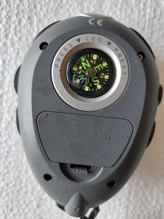 Bússola com Relógio