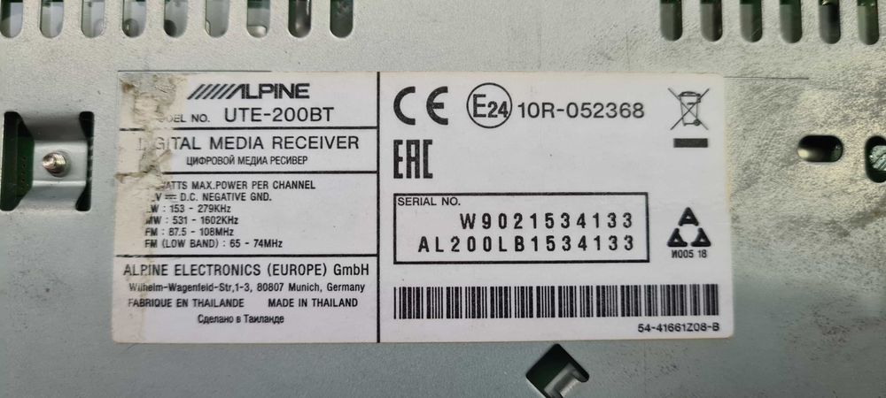 Alpine UTE-200BT com USB e Bluetooth