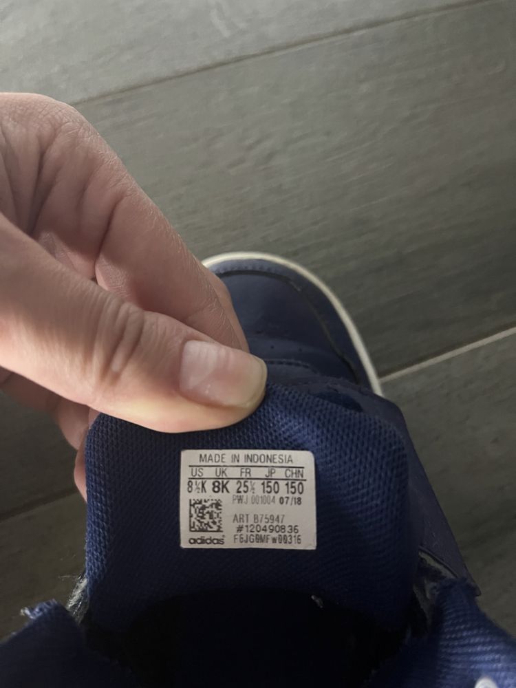 Кросівки adidas розмір 25,5