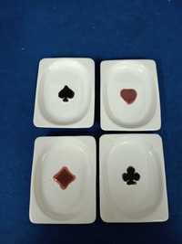 Curioso conj. de 4 covilhetes  Naipes em ceramica Bordalo Pinheiro