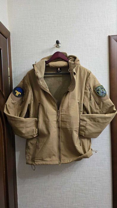 Продаю ветровку , куртку срочно цвет хаки !