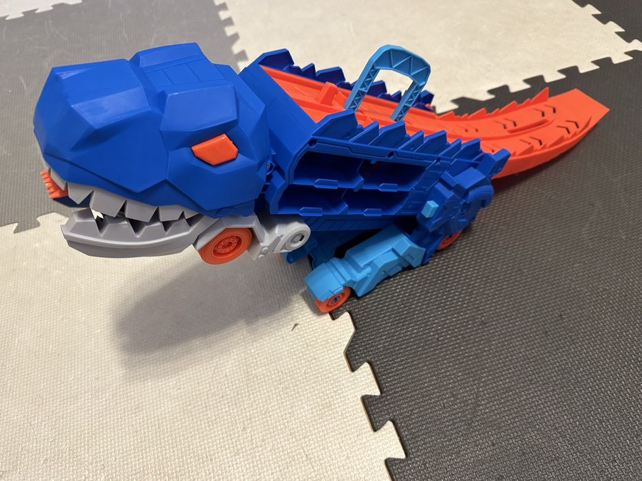 Hot Wheels T-REX Transporter Ultimate Garage