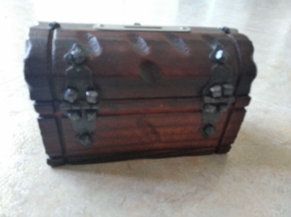 Baú mealheiro madeira