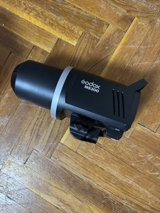 Студійний спалах Godox MS300