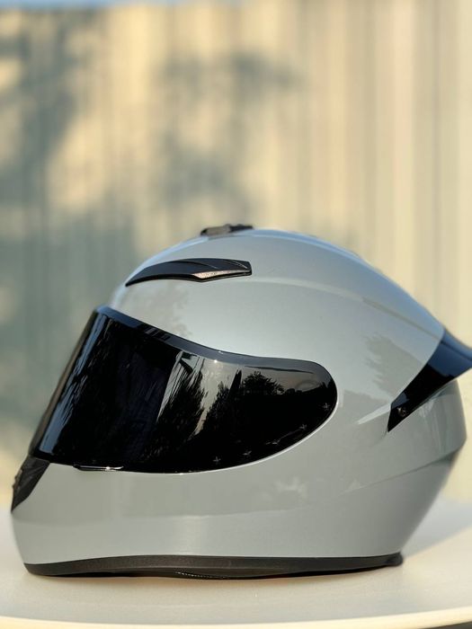 Шолом інтеграл QKE, сірий глянець (тоноване скло) 

Класичний шолом ін