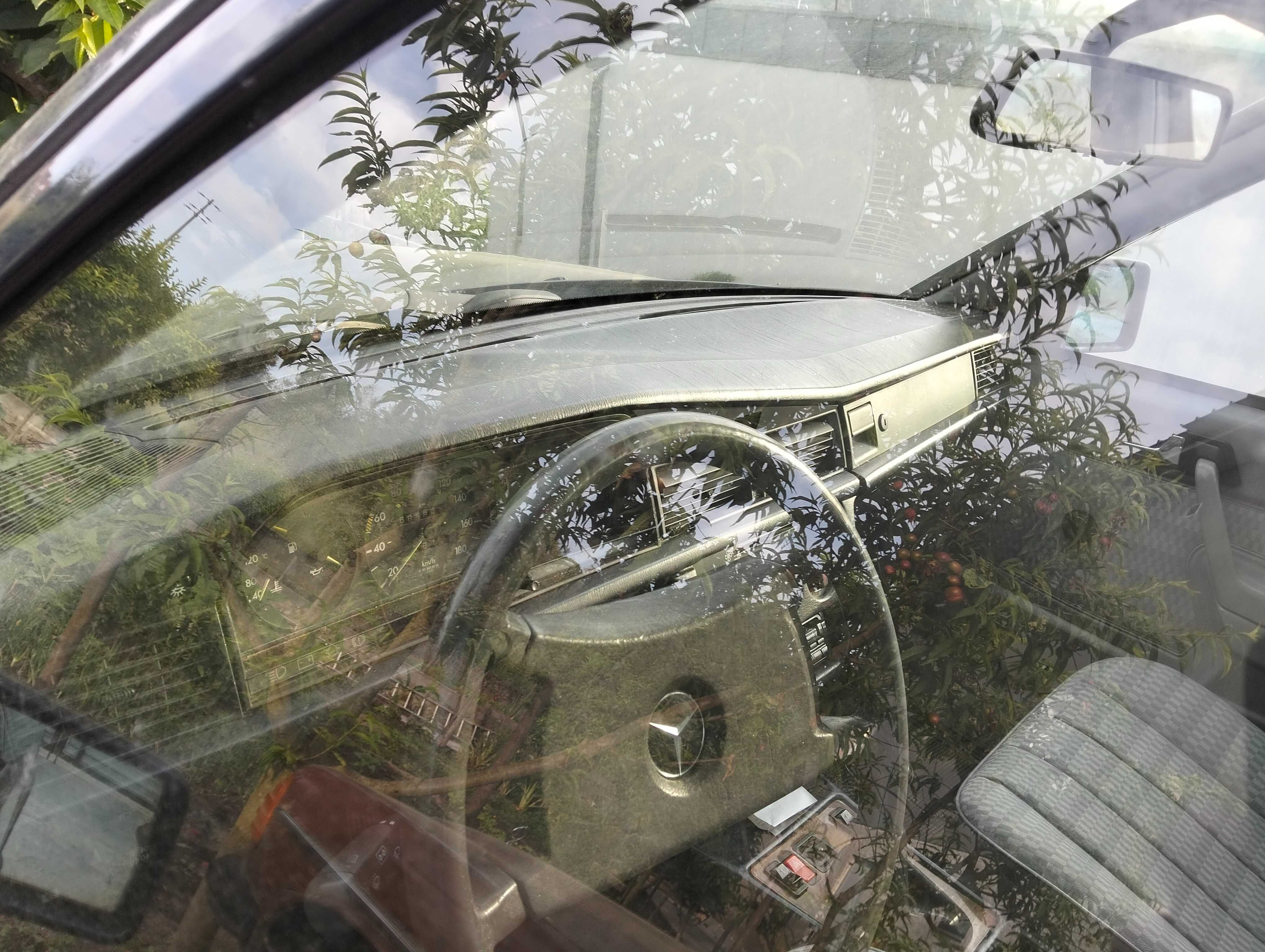Venda de Mercedes 190 em muito bom estado