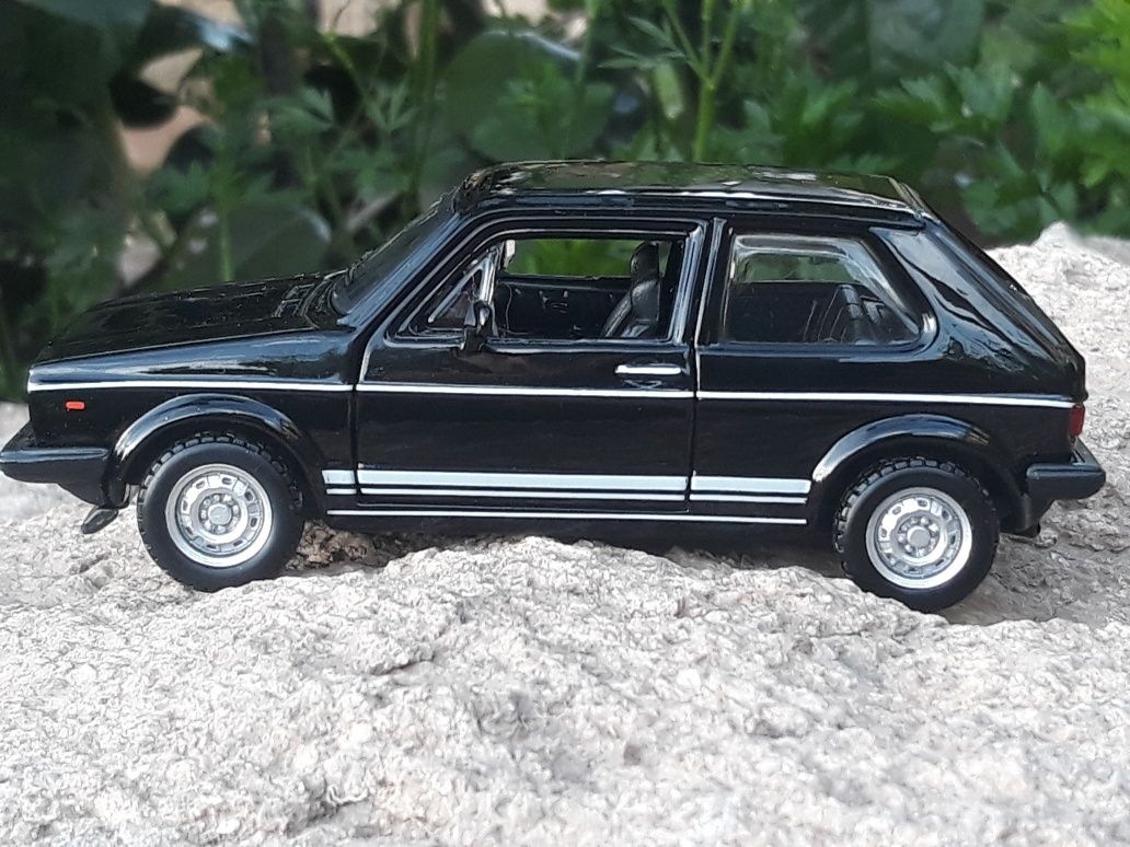 Volkswagen Golf  Mk1 GTI (1979)
Escala 1/32