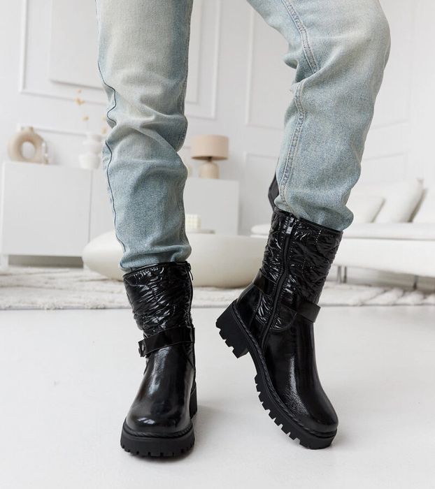 Czarne lakierowane buty z ozdobnym paskiem Lido