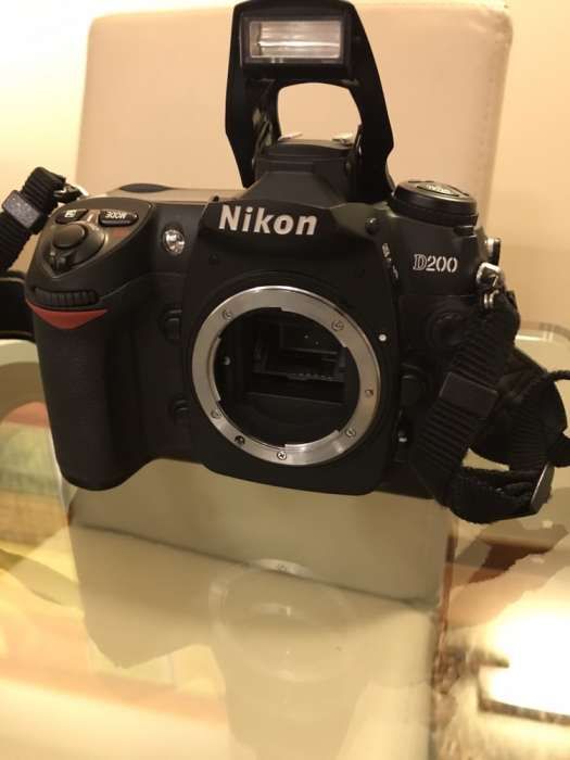 Câmara Nikon D200