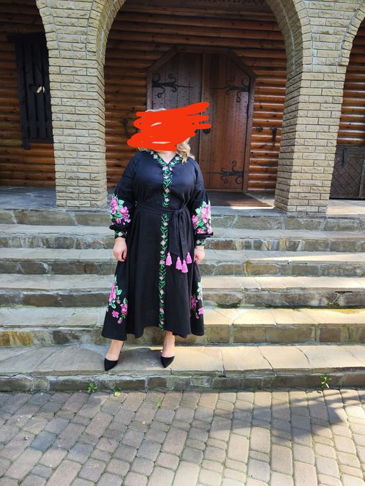 Розкішна сукня вишиванка