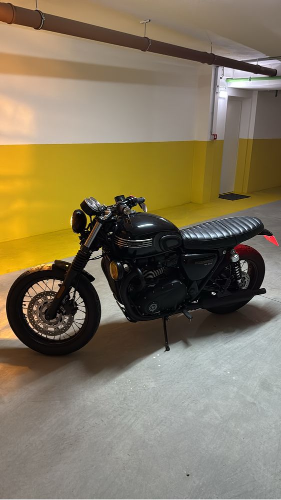 Triumph Bonneville T100 black