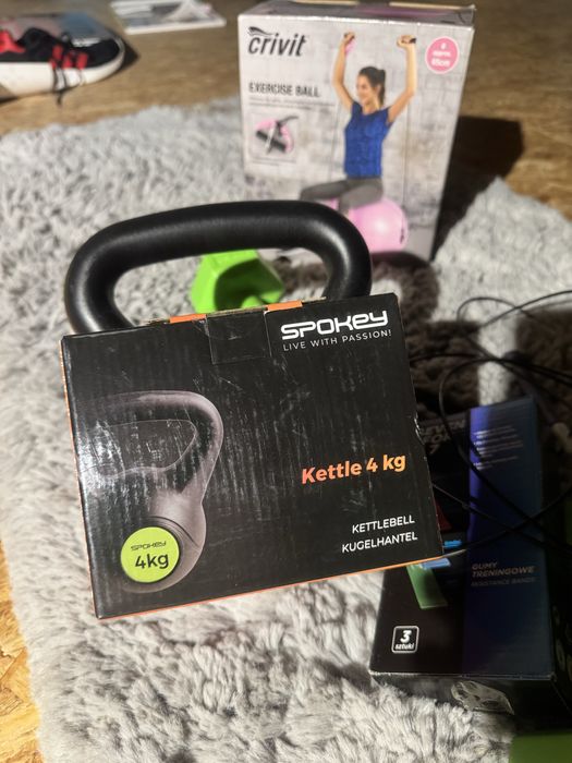 Zestaw do ćwiczeń piłka motylek kettle hantle gumy skakanka mata