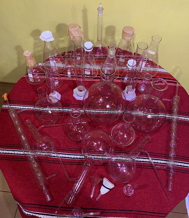 Лабораторні колби циліндри та інше