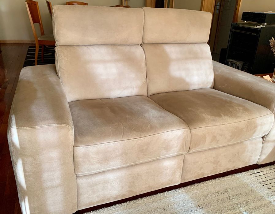 Sofá Pele Château d’Ax. Como novo. Garantia 3 anos.
