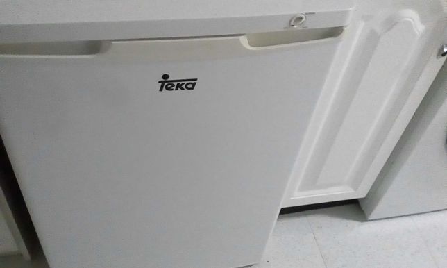 Arca congeladora vertical Teka / placa Nardi