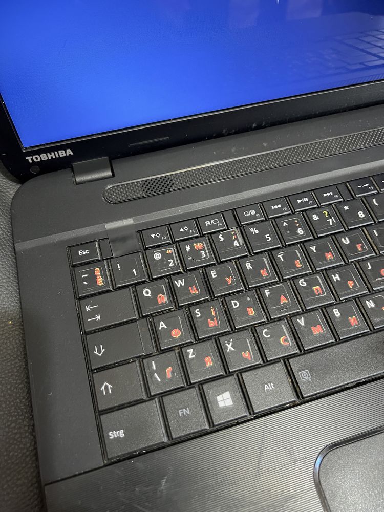 ПРОДАЮ: Ноутбук - Toshiba / AMD A6, 4 ядра - НА ЗАПЧАСТИНИ