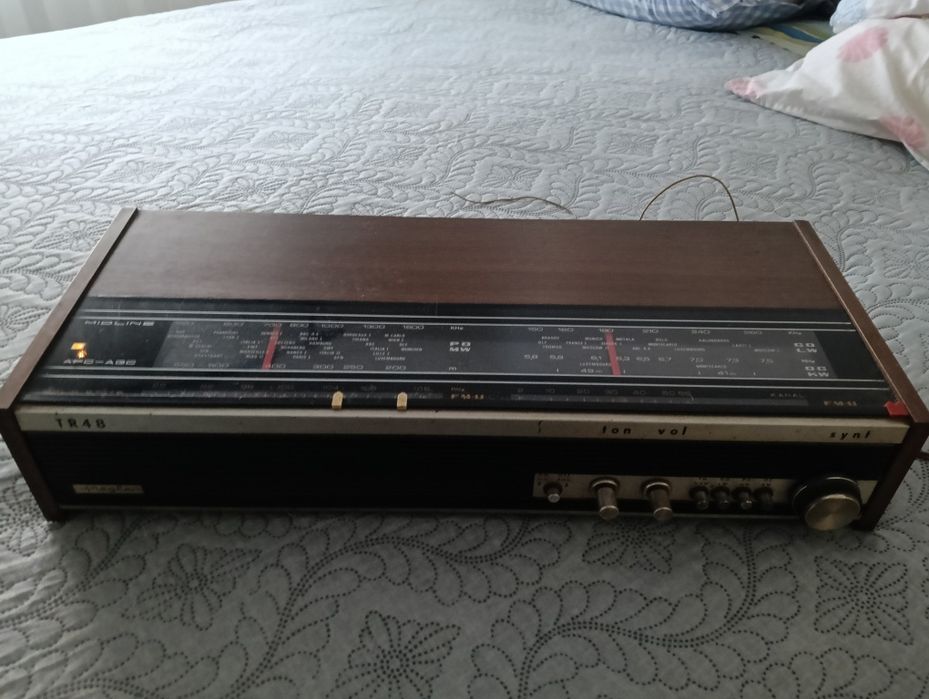 Rádio vintage a funcionar lindamente