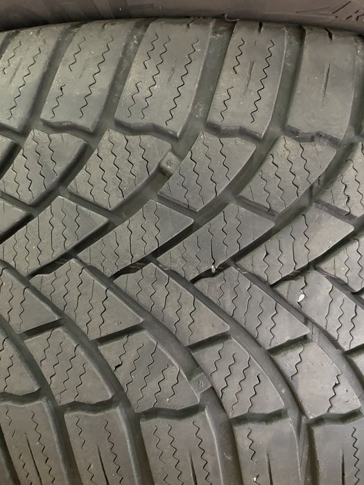 Opony zimowe kpl 235/55  R20 Brigstone