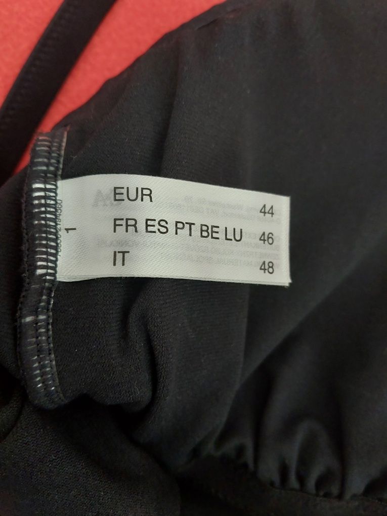 Kostium kąpielowy C&A nowy czarny elegancki
Rozmiar 44
Materiał góry k
