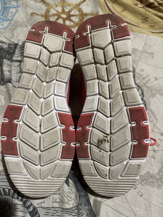 Гарні кросівки для дівчини фірми Venice