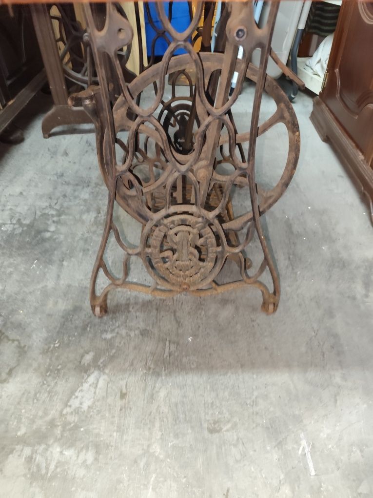 Máquina de costura Singer antiga