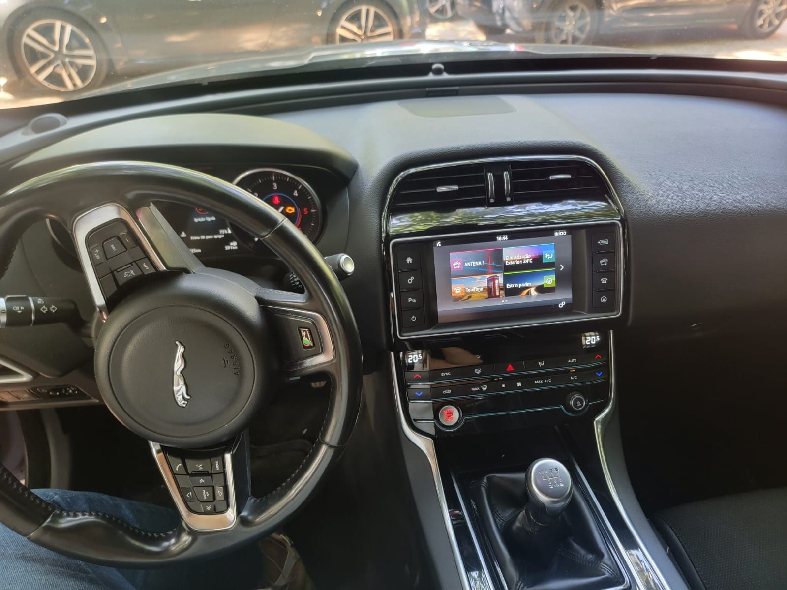 Jaguar XE R-Sport