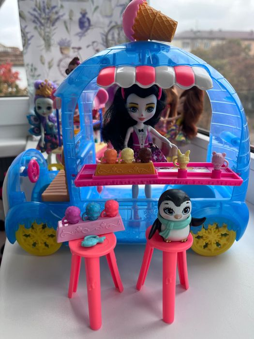 Ігровий набір Енчентімалс автобус з морозивом, б/в, стан ідеальний!