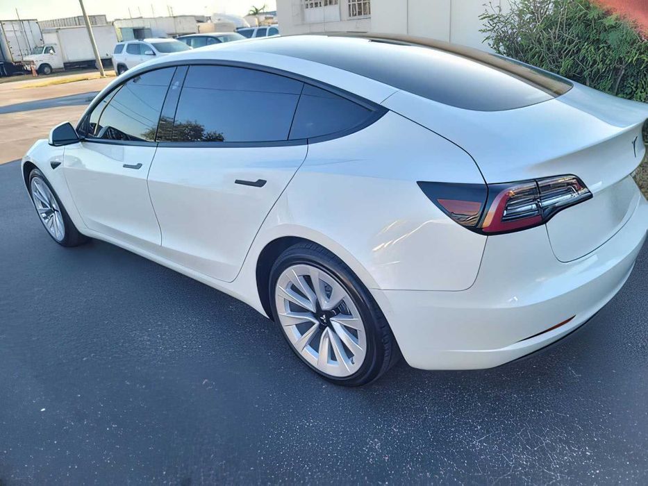 Tesla Model 3      2022