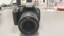 Canon 700D z obiektywem Canon EF-S, 18-55mm, Macro 0,25m/0,8ft
