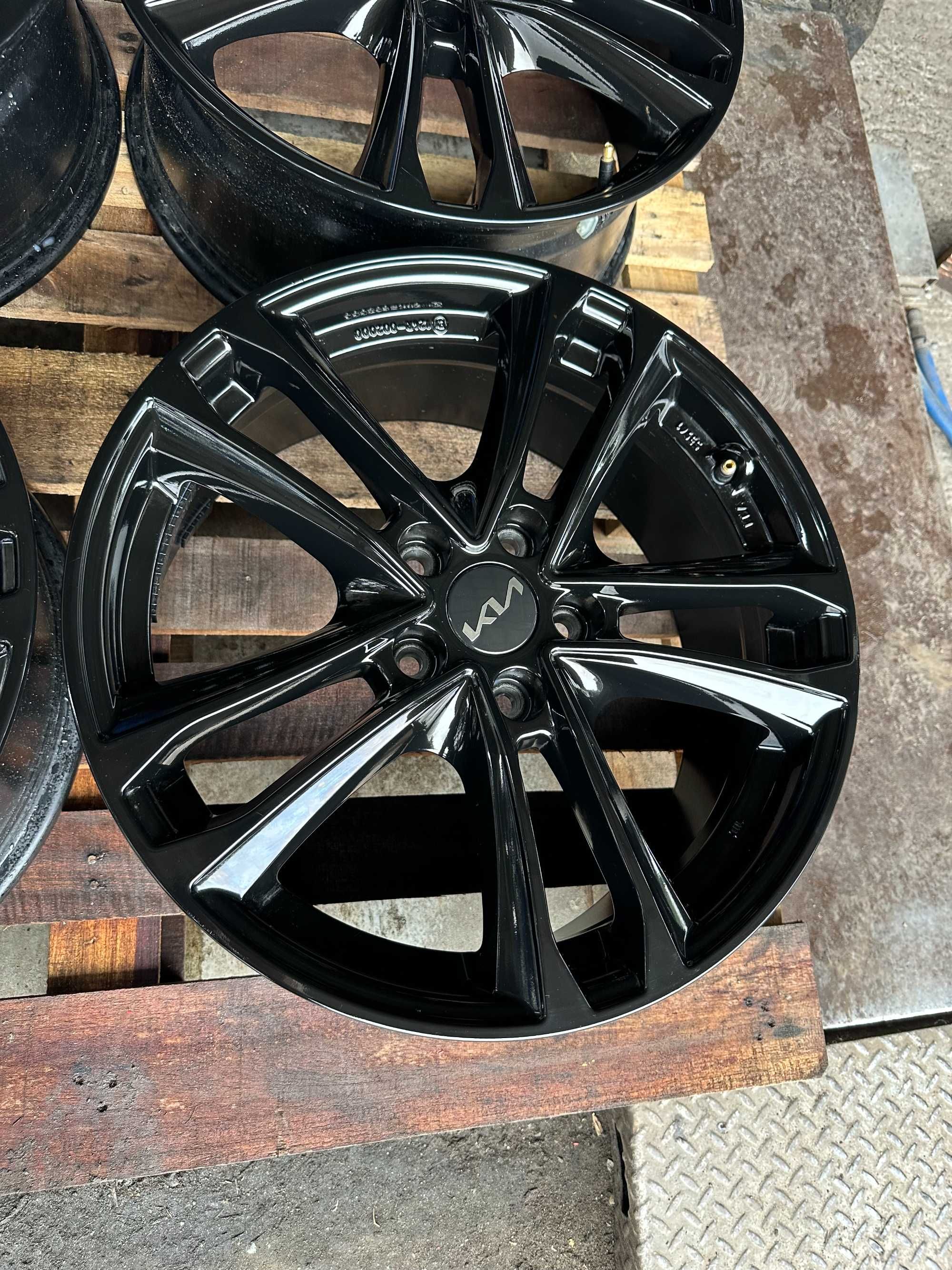 5x114,3  7,5j x 18" et49,5 KIA komplet alufelgi z czujnikami