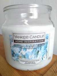 Świeca Yankee Candle Home Inspiration  Snow Dusted Pine 340g