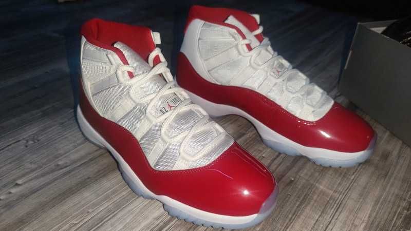 Nike Air Jordan 11 Cherry Varsity Red - 45 EU rozmiar