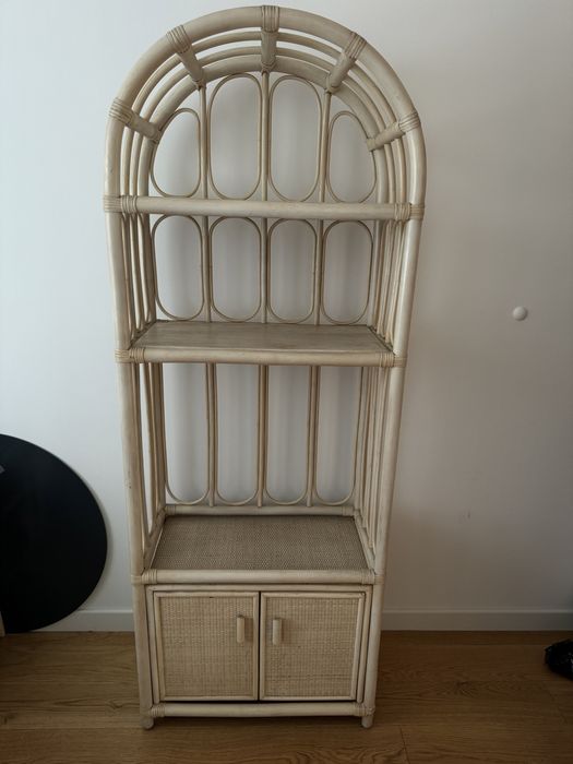 etażerka witrynka bambusowa z półkami i drzwiczkami