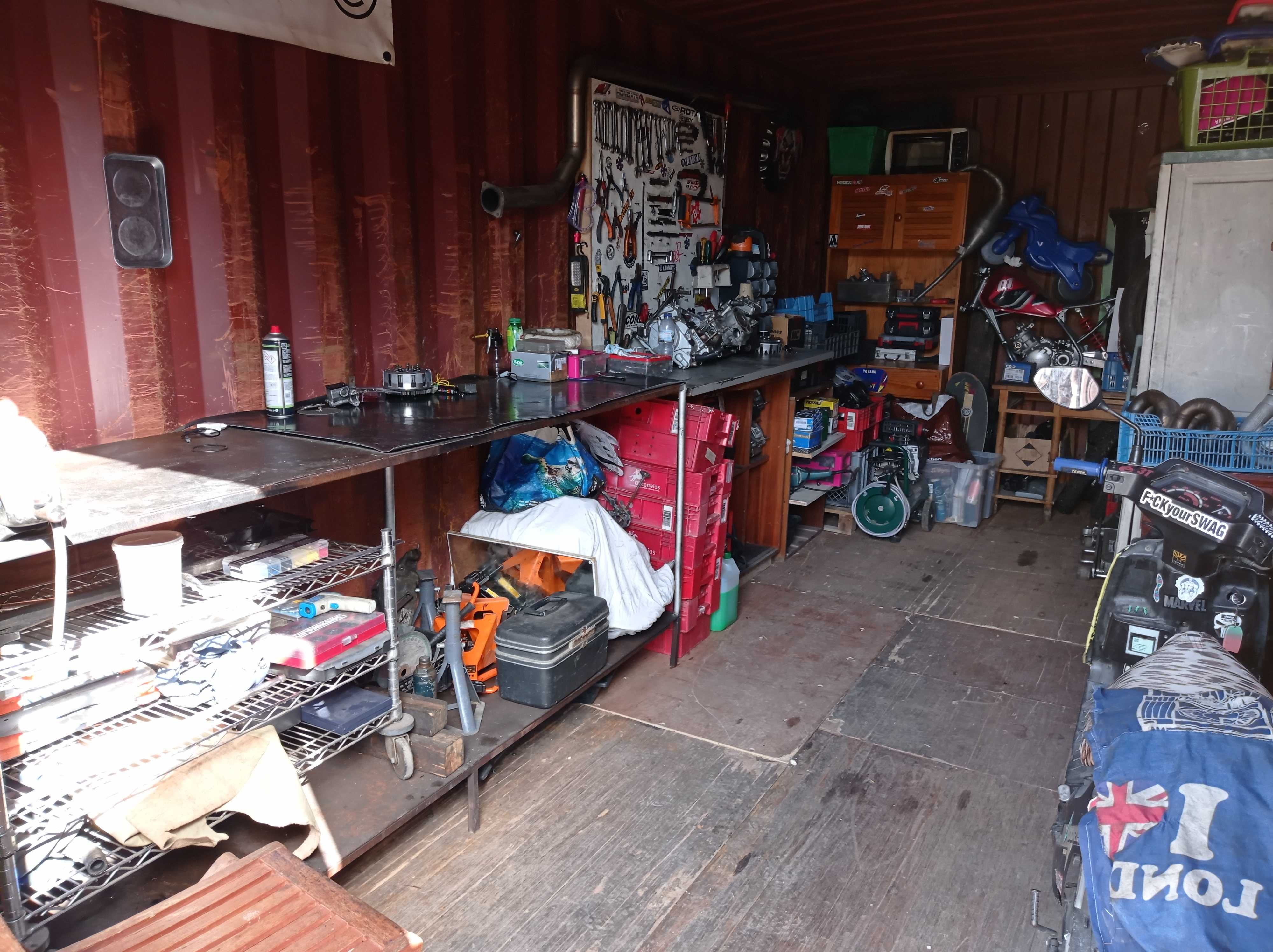 Box / Arrecadação / Garagem / Contentor