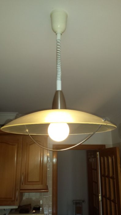 Candeeiro cozinha em excelente estado