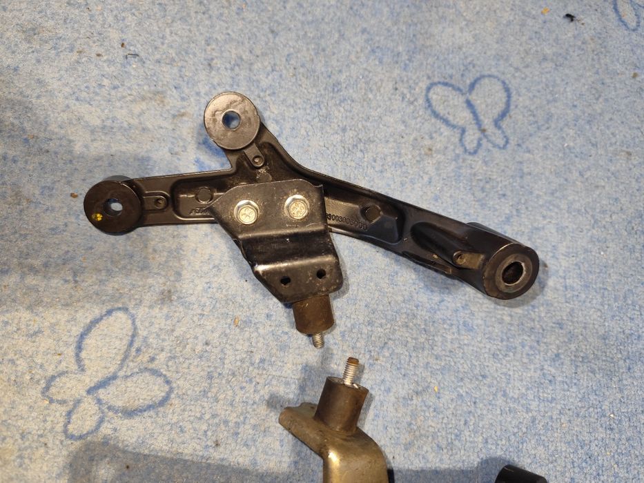 Mocowanie łapa wspornik silnika KTM RC 125 Duke