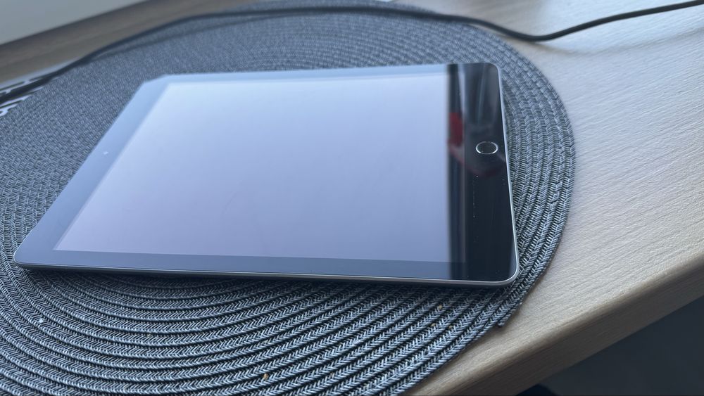 iPad 6 gen 9.7” Space Gray 32GB (Wi-Fi + SIM)