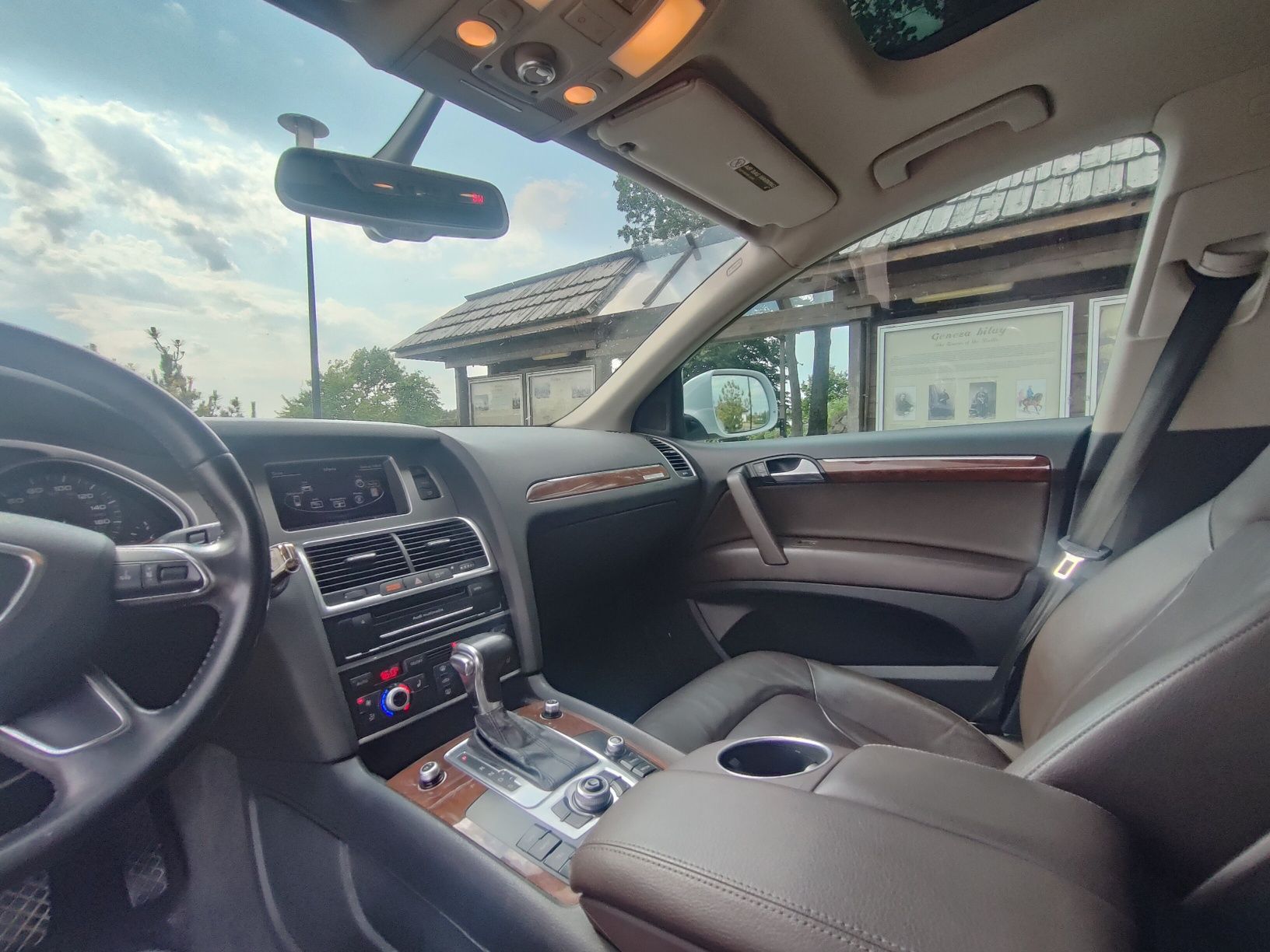 Samochód Audi Q7 Unikalne Białe Terenowe SUWi