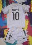 Conjunto de criança Real Madrid x Mbappe

Vários tamanhos

Novo e para