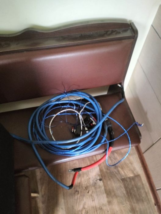 Продам на 2 кв і усілок