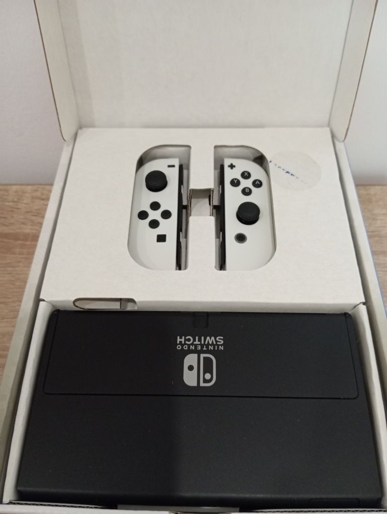 Consola Nintendo Switch OLED + Seguro 1 ano
